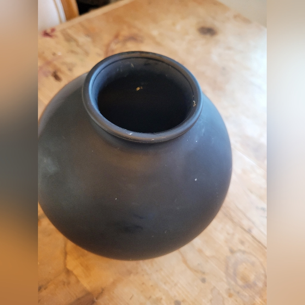 Large Matte Black Round Vase - Picture 2 of 4